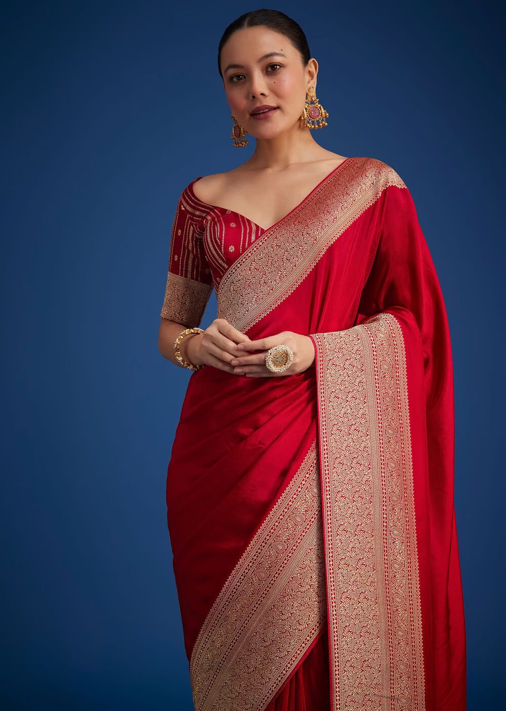 Red Dola Silk Saree With Zari Woven Border And Pallu